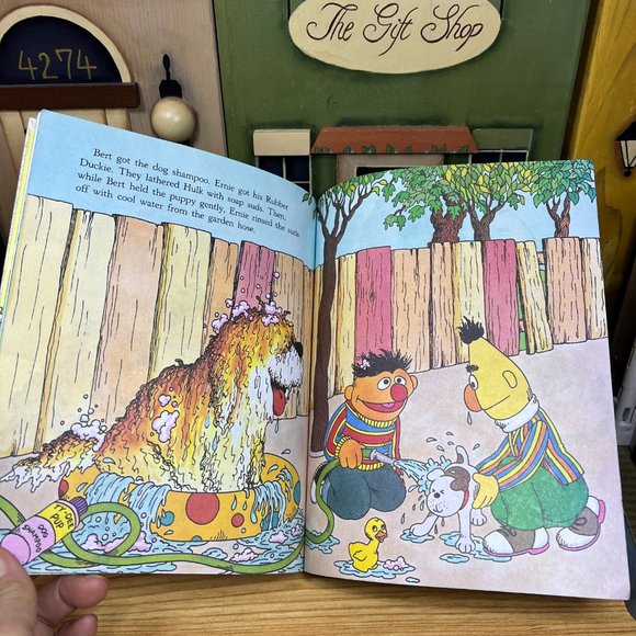 Vintage 1983 Sesame Street Puppy Love Book Children's Television Workshop - Picture 7 of 10
